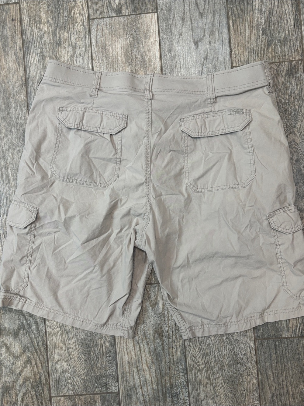 Lee Men’s Light Taupe Cargo Shorts - Picture 4 of 5